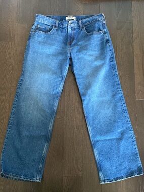 Abercrombie & Fitch Low Rise 90s Relaxed Jean Size 31 (Medium Wash)